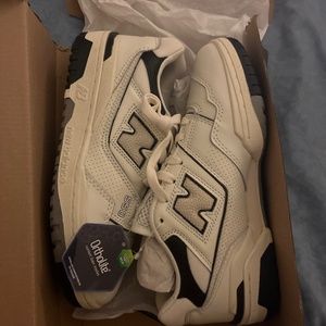 Black and white New Balance 550